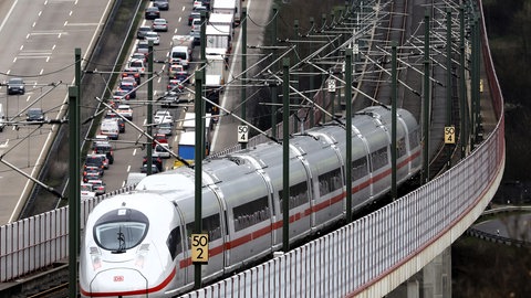 An Ostern wird es voll auf den Straßen und in der Bahn