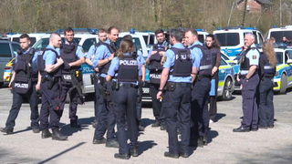 Nach Schüssen in Prüm: Polizei bei Suche nach Tatverdächtigem - der Mann wurde später im Wald gefunden.