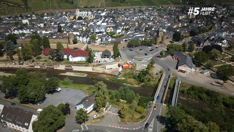 Die Ahr fließt durch den Stadtteil Ahrweiler. 