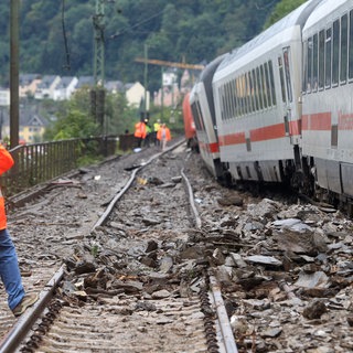 Auf der linksrheinischen Bahnstrecke bei St. Goar entgleiste 2011 ein Personenzug.