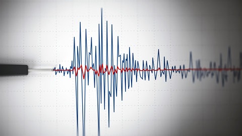 Ein Seismograph zeichnet ein Erdbeben auf 