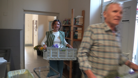 SWR-Reporterin Verena Hafner hat einen Tag bei der Tafel mitgeholfen. Die Erfahrung ging ihr unter die Haut, sagt sie.