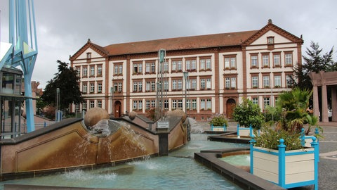 Das Rathaus auf dem Exerzierplatz in Pirmasens.