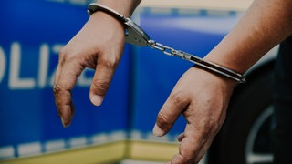 Die Polizei hat einen Tatverdächtigen festgenommen. Er soll in Kaiserslautern ein elfjähriges Mädchen sexuell belästigt haben. Symbolbild.