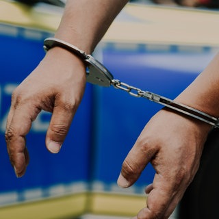 Die Polizei hat einen Tatverdächtigen festgenommen. Er soll in Kaiserslautern ein elfjähriges Mädchen sexuell belästigt haben. Symbolbild.