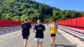 Mitarbeiterinnen und Mitarbeiter des SWR Studios Kaiserslautern waren beim Tunnellauf in Imsweiler auch mit dabei.