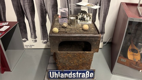 Einer der Kanäle, auf die Fritz Walter damals geschossen hat, steht mittlerweile im FCK-Museum im Fritz-Walter-Stadion.