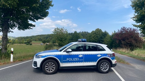 Zwischen Otterberg und Schneckenhausen war am Donnerstag zeitweise eine Straße gesperrt. Der Grund: Die Polizei suchte den 22-jährigen Tatverdächtigen aus Schallodenbach. 