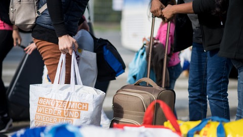Auch im Westen der Pfalz kommen immer weniger Geflüchtete an. Deswegen wollen manche Kommunen Unterkünfte reduzieren. Symbolbild. 