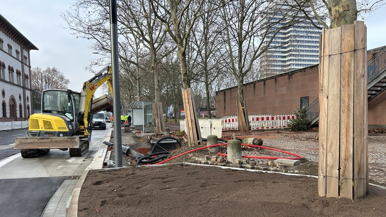 Die weiteren Bauarbeiten in der neuen Stadtmitte in Kaiserslautern sind noch nicht ganz fertig, dies sei vom Wetter abhängig.