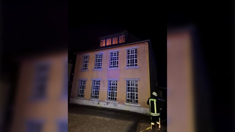 Brand im Dachgeschoss eines leerstehenden Fabrikgebäudes in Waldfischbach.