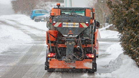 Mit dem ersten Schnee und Glatteis, sind die Winterdienste der Region unterwegs.