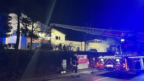 Bei einem Brand in einer Einrichtung des Pfalzklinikums in Dahn mussten 53 Menschen evakuiert werden.