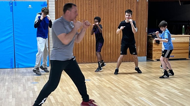 In der Sporthalle des Hugo Ball-Gymnasiums Pirmasens wird geboxt.