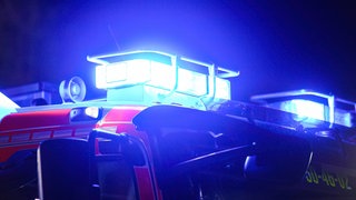 Die Feuerwehr hat in der Nacht einen Brand in einem Mehrfamilienhaus in Zweibrücken gelöscht.