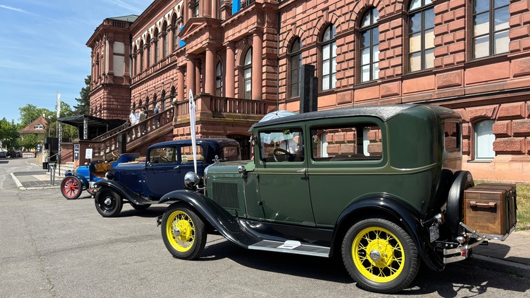 Oldtimer an der Pfalzgalerie in Kaiserslautern