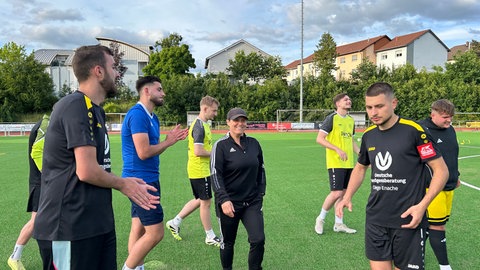 Frau als Fußballtrainierin beim SV Ixheim-Zweibrücken.