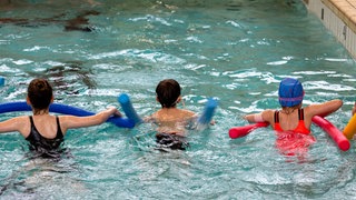 Ein sogenanntes Schwimmzentrum soll in Kaiserslautern entstehen, damit mehr Grundschüler schwimmen lernen.