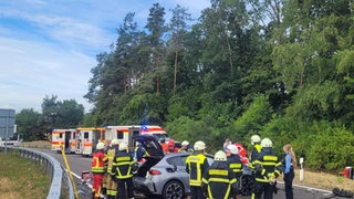 Bei einem schwerern Unfall bei Kusel musste die Feuerwehr eine eingeklemmte Person befreien.