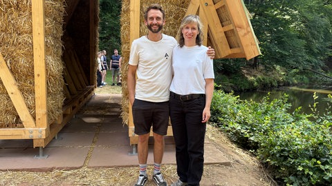 Studierende der Hochschule Kaiserslautern bauen einen nachhaltigen Unterstand im Pfälzerwald.