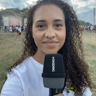 Bild von SWR Multimediareadakteurin Jessica Pfeiffer aus dem SWR-Aktuell- Studio in Koblenz