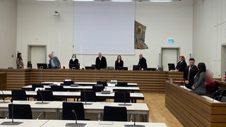 Prozessauftakt vor dem Landgericht Koblenz gegen einen Mann, der die Polizeistation in Linz mit einer Machete angegriffen haben soll.