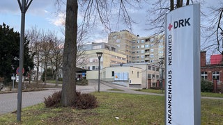 Das insolvente DRK-Krankenhaus in Neuwied von außen: Es ist gerettet, weil es einen neuen Träger gibt.