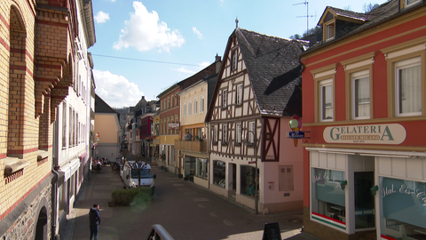 Ein Blick auf eine Straße in St. Goar - eine Studie der Uni Koblenz hat untersucht, warum in vier Orten am Mittelrhein so viele Häuser leerstehen.