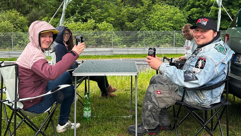 Vor Beginn von Rock am Ring 2025 ist die Stimmung auf den Campingplätzen gut.