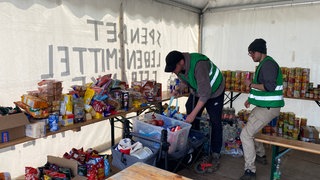 Foodsharing bei Rock am Ring: Haltbare Lebensmittel, die nach dem Festival übrig sind, werden weitergegeben.