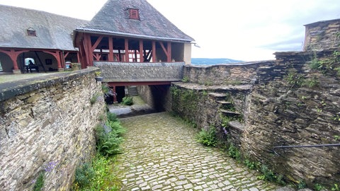 Blick in den Innenhof der Marksburg in Braubach