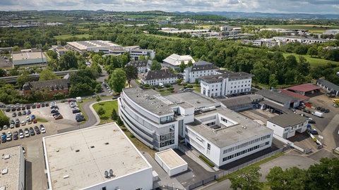 Das Gelände der Compugroup im Koblenzer Industriegebiet aus der Luft betrachtet