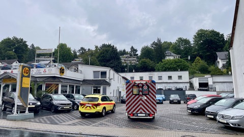 Im Koblenzer Stadtteil Niederberg wurde bei einer Explosion in einer Autowerkstatt ein 16-jähriger Auszubildender stark verletzt.
