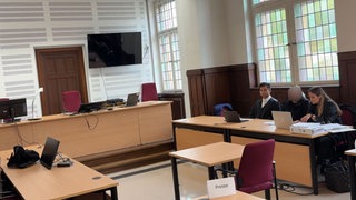 Das Verfahren gegen ehemalige Gnadenhof-Betreiberin aus Harscheid vor dem Amtsgericht Bad Neuenahr-Ahrweiler hat begonnen.