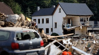 Bei der Flut 2021 im Ahrtal wurden viele Brücken, Häuser und Straßen komplett zerstört.