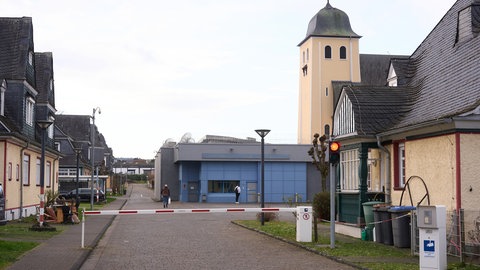 In der JVA in Diez soll jahrelang eine kriminelle Bande aktiv gewesen sein - jetzt beginnt in Koblenz der Prozess gegen sechs Männer