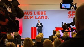 Bundesverteidigungsminister Boris Pistorius (SPD) spricht in Koblenz anlässlich einer Wahlkampf-Veranstaltung.