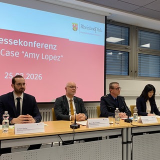 Cold Case Amy Lopez: Blick auf die Vertreter von Polizei und Staatsanwaltschaft bei der Pressekonferenz