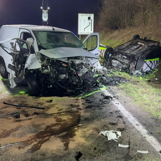 Am Freitagabend sind bei einem Verkehrsunfall bei Westerburg im Westerwald zwei Menschen ums Leben gekommen