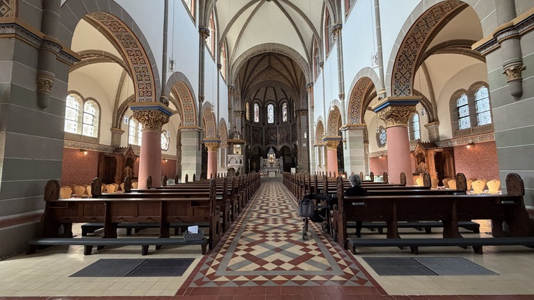 Die Rosenkranzkirche in Bad Neuenahr nach ihrer flutbedingten Sanierung.