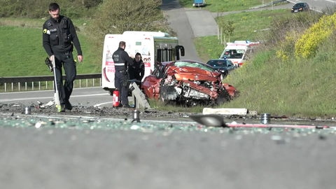 bei einem Unfall auf der Hunsrückhöhenstrasse ist eine Frau ums Leben gekommen