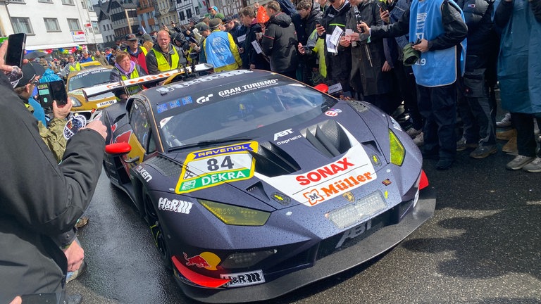 Ein Rennwagen des Teams "Red Bull" zog beim "Racing Day" viele Blicke auf sich.