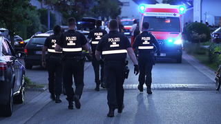 Polizeinsatz auf einer Straße in Rheinböllen