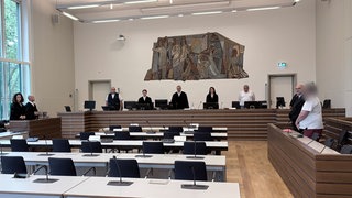In Koblenz steht ein Mann vor Gericht, der im Dezember das Haus seiner Ex-Vermieter angezündet haben soll.