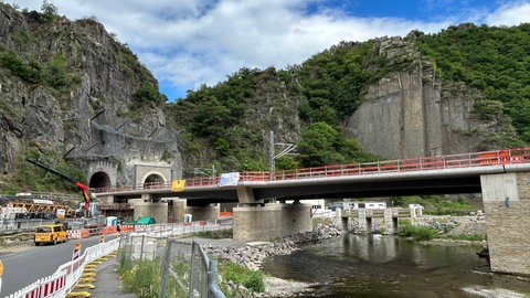 Für den Ahr-Radweg mussten viele Brücken im Tal neu gebaut werden.