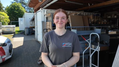Installateurin Josie hat beim Wiederaufbau im Ahrtal nach der Flut 2021 geholfen. 