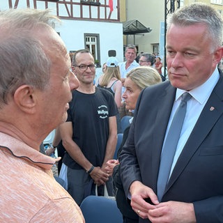 Ministerpräsident Schnieder hat sich bei der Gedenkveranstaltung am 5. Jahrestag der Flut im Ahrtal entschuldigt.