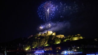 Das Höhenfeuerwerk über der Festung Ehrenbreitstein ist das Highlight von Rhein in Flammen in Koblenz.