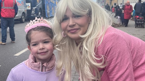 Barbie in Begleitung einer unbekannten Prinzessin