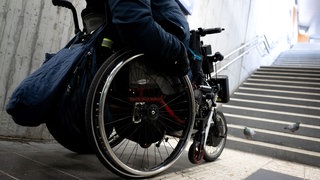 Wegen Bauarbeiten am Bahnhof Speyer kommen Fahrgäste mit Rollstuhl oder Rollator nicht mehr ohne Weiteres auf Gleis 2